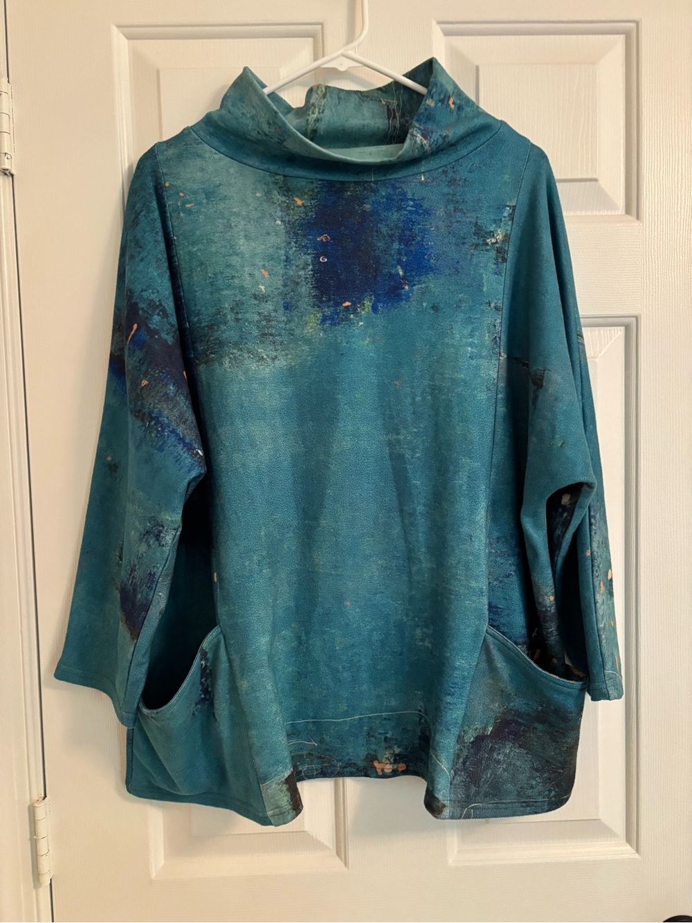 3 Potato Women's Teal Abstract Funnel Neck Pocket Pullover